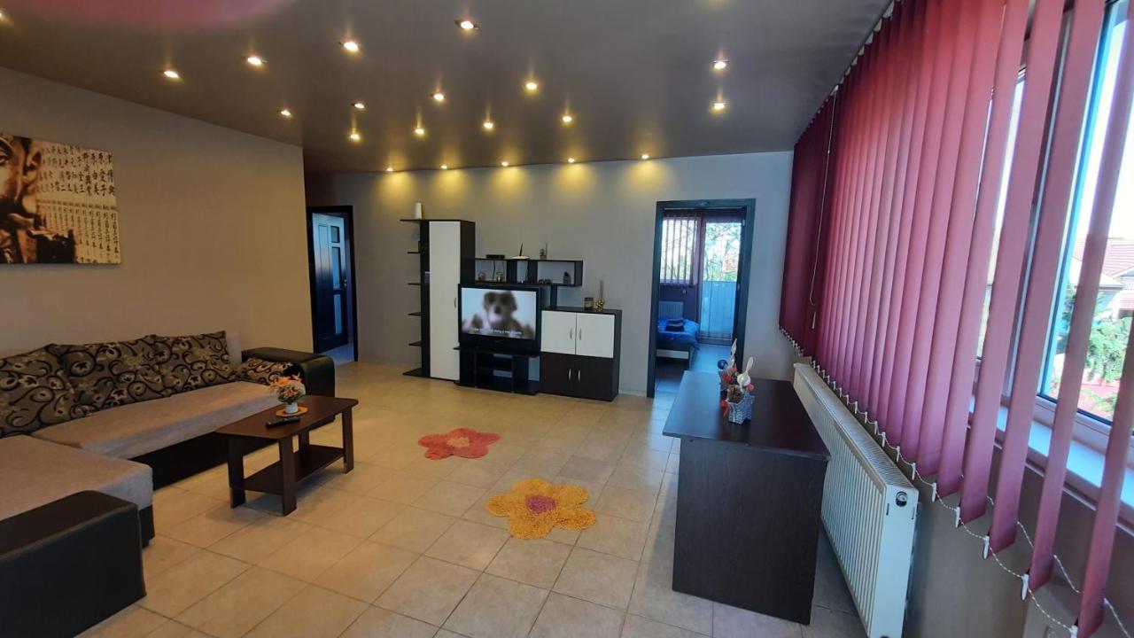 Spacious, Modern Condo In New Villa - Sleeps 6 Bucarest Exterior foto