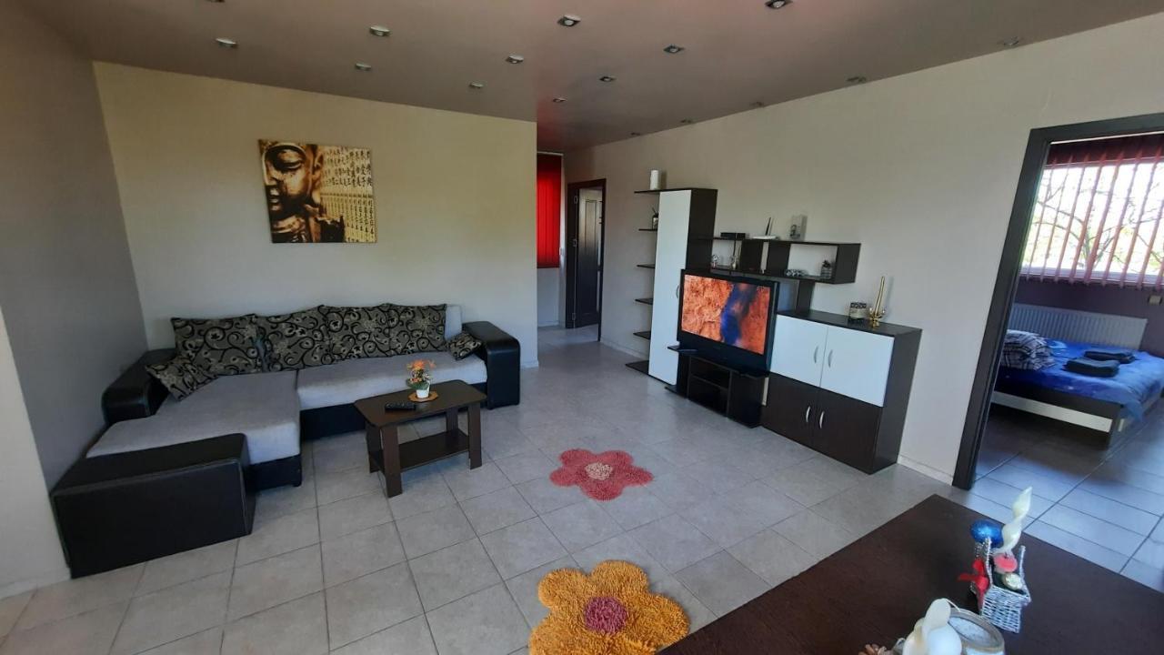 Spacious, Modern Condo In New Villa - Sleeps 6 Bucarest Exterior foto