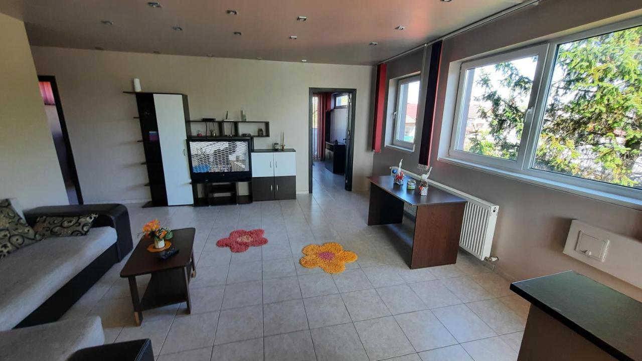 Spacious, Modern Condo In New Villa - Sleeps 6 Bucarest Exterior foto