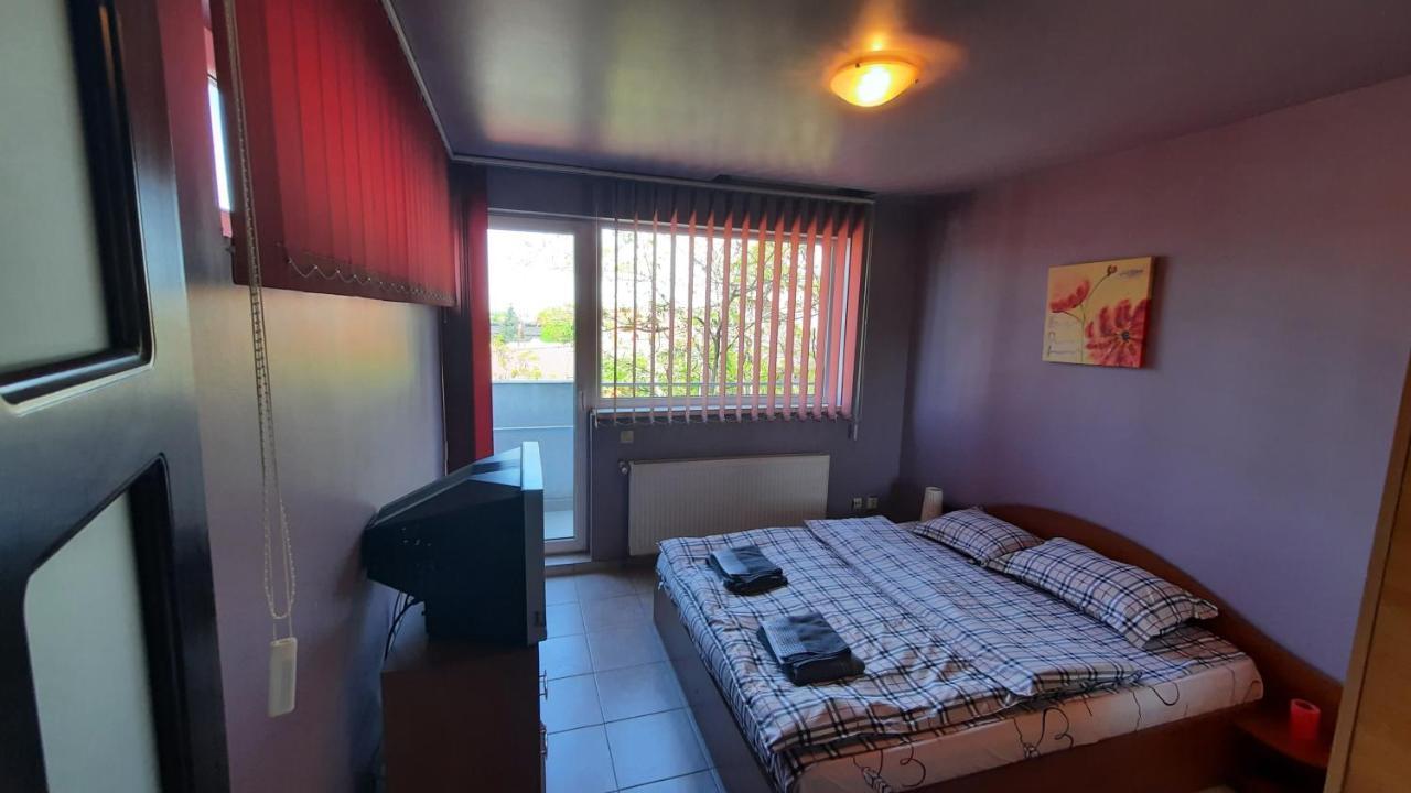 Spacious, Modern Condo In New Villa - Sleeps 6 Bucarest Exterior foto